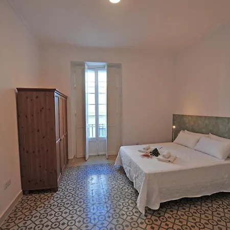 Casa Rosaleda חרז